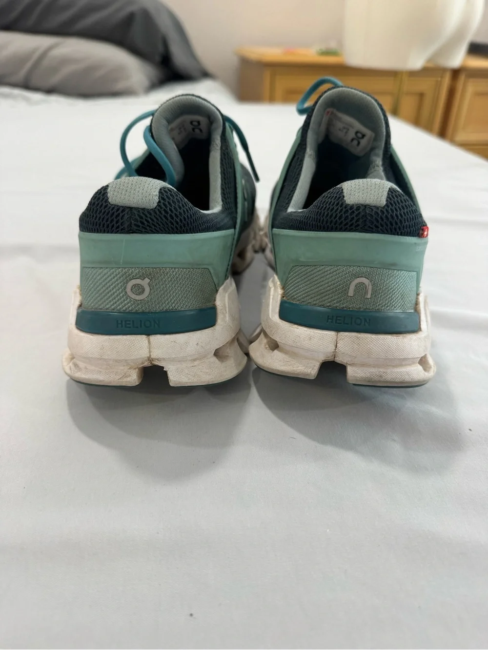 On Cloudswift Running Shoes Size 9